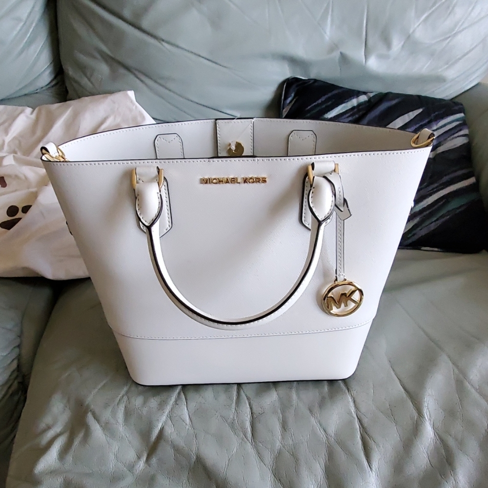 Special Michael kors special host pick today 💐 free gift nice xo 😘 ❤️